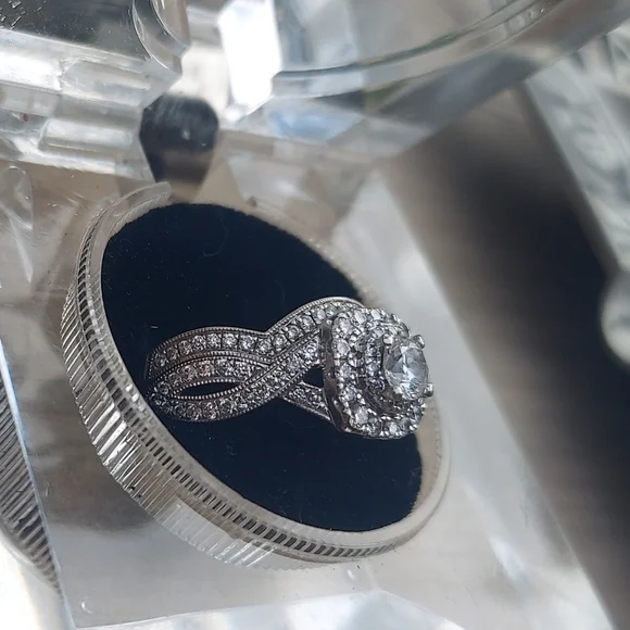 Neil Lane Bridal Set Round-Cut Diamond with Cushion Halo 14K White Gold - Picture 3 of 6